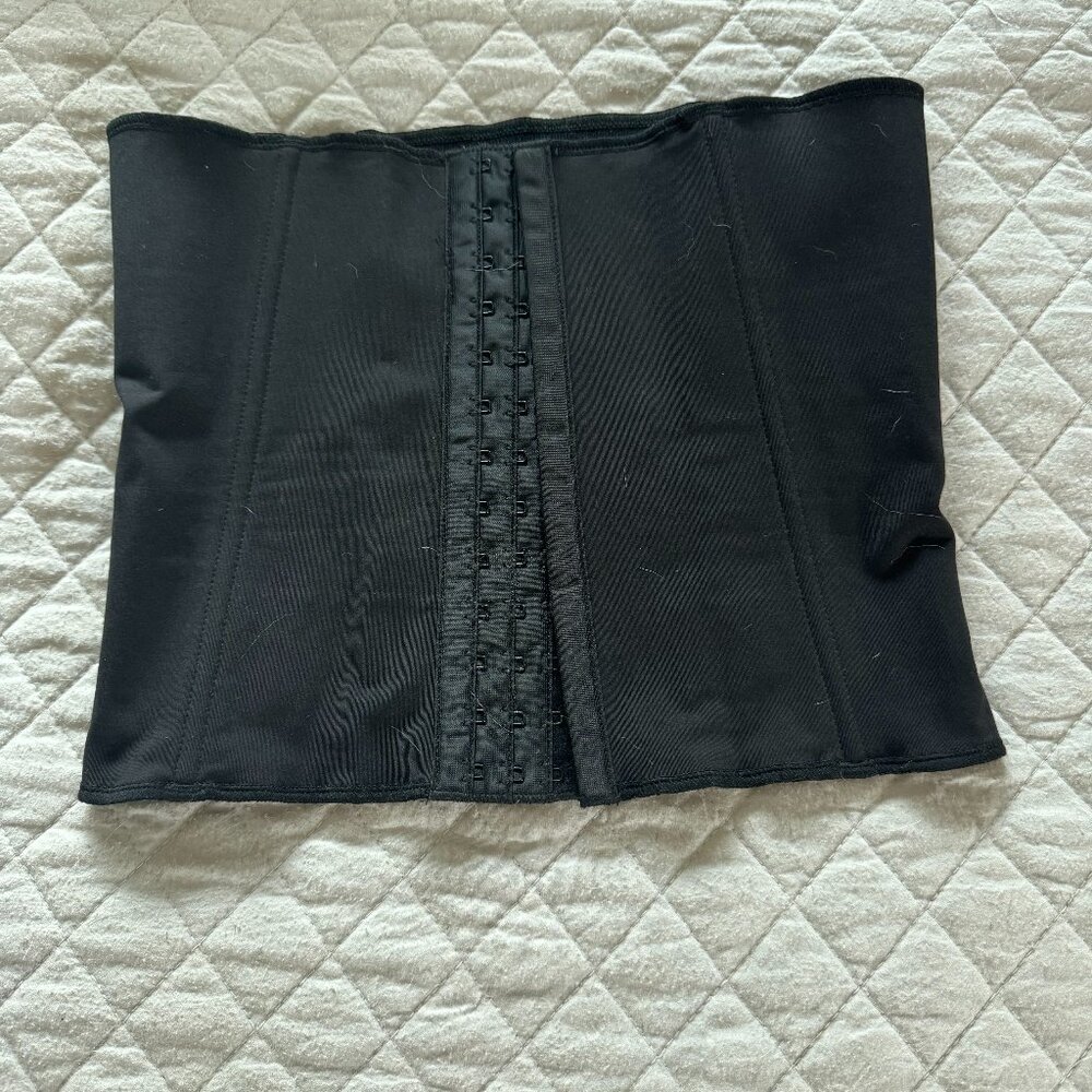 SKIMS Sculpting Waist Trainer in Onyx: Size small